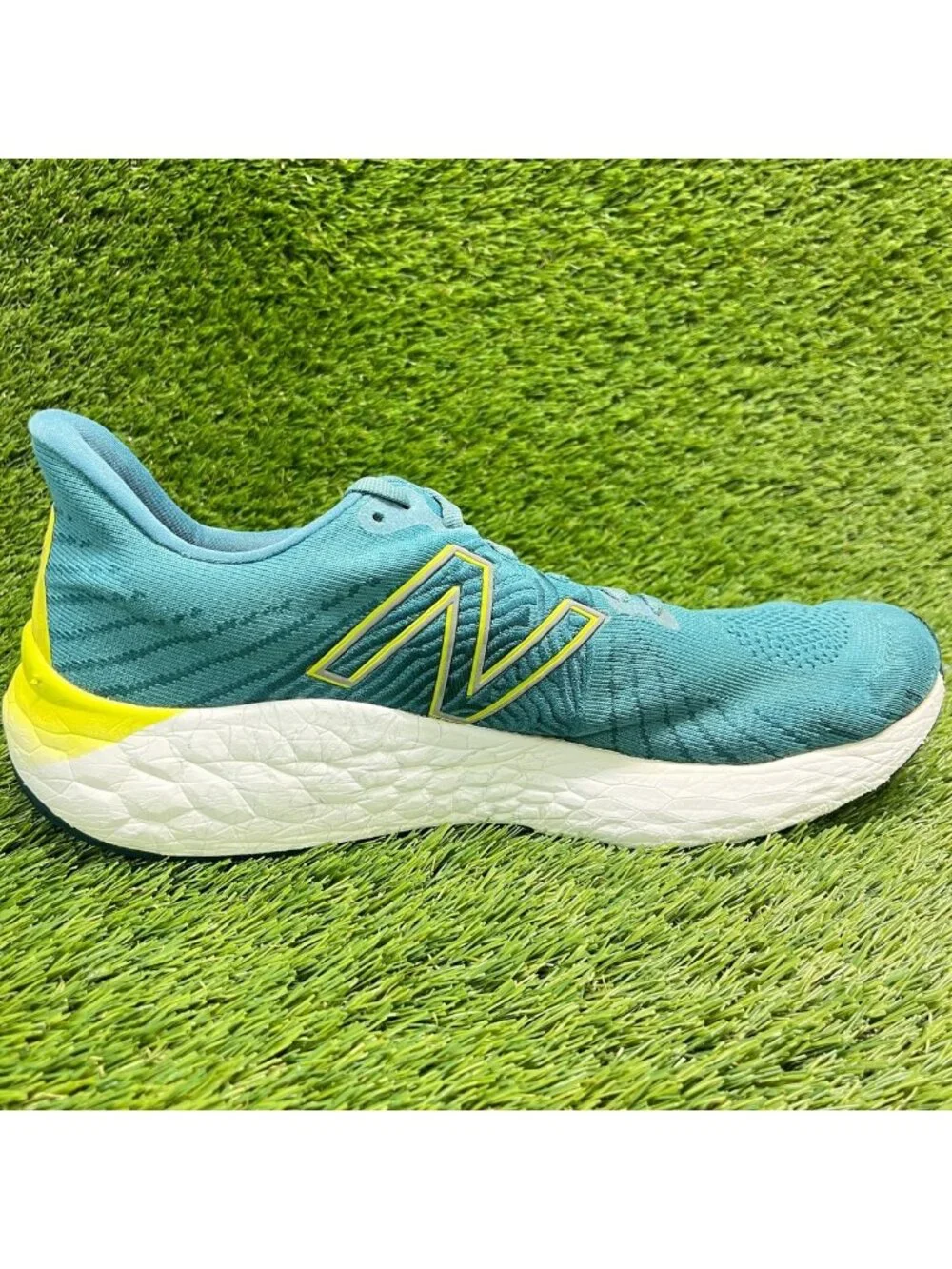 New Balance Fresh Foam X Vongo v5 Mens Size 12 Blue White Running Shoes Sneakers